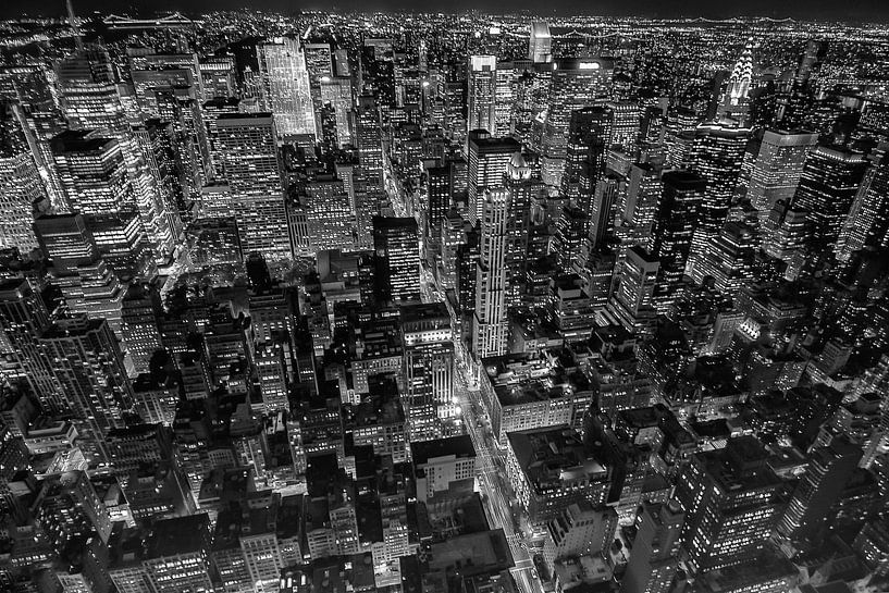Ansicht von Manhattan bei Nacht in schwarz-weiß von Patricia Hofmeester