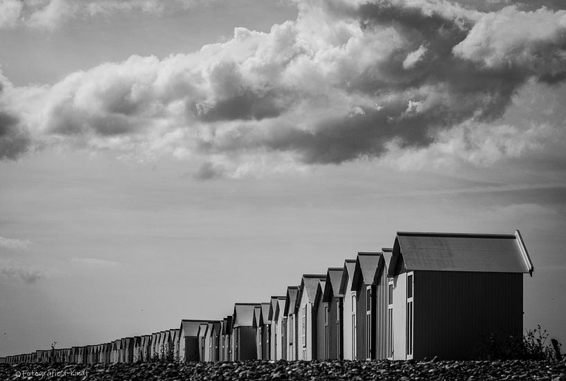 Cabines de plage noires et blanches Cayeux-sur-Mer, France par Benjamien t'Kindt