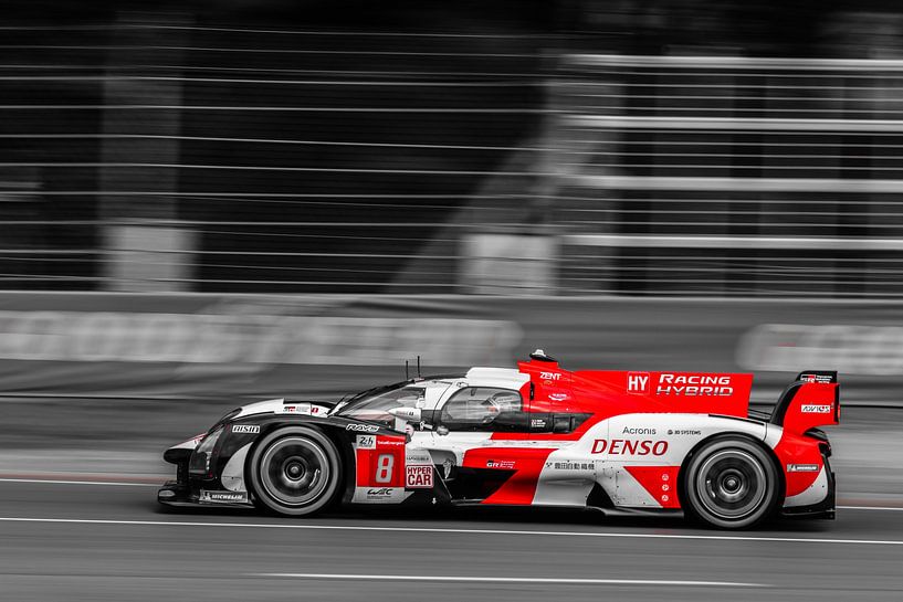 Toyota Hypercar in Black/White/Red by Richard Kortland