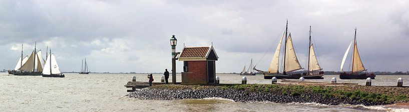 Port Volendam by Hielke Roelevink
