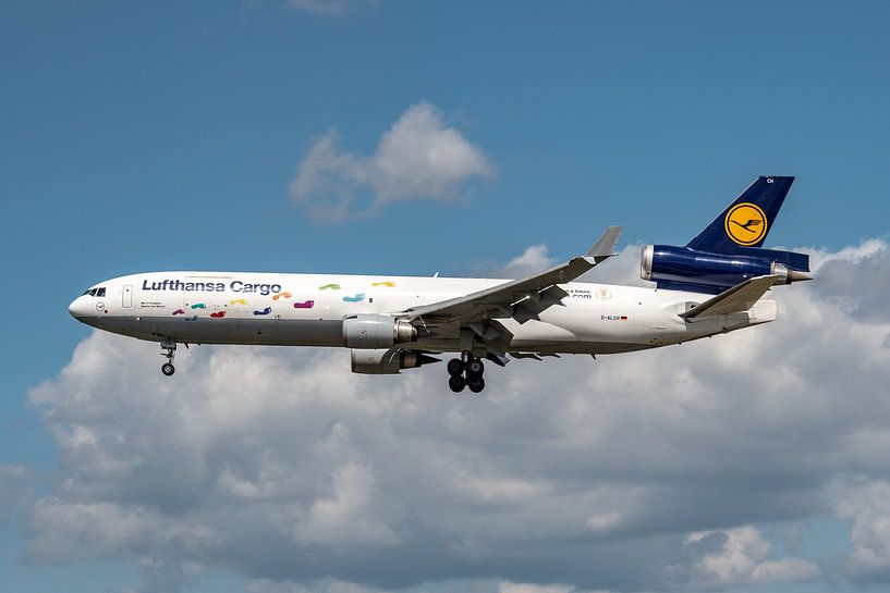 MD-11F de Lufthansa Cargo photographié juste avant l'atterrissage à l'aéroport de Francfort. par Jaap van den Berg