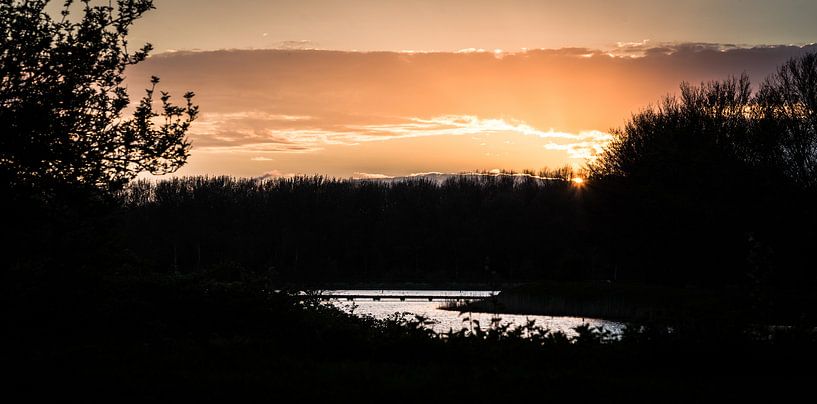 Ondergaande zon by Dennis Graafland