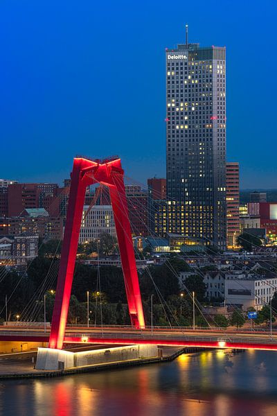 Stadtbild von Rotterdam mit Willemsbrug und Maastoren-Turm von MS Fotografie | Marc van der Stelt