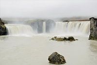 Gemütliche Atmosphäre am Godafoss-Wasserfall