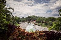 Photo panoramique de la rivière Bahorok à Bukit Lawang, Sumatra, Indonésie.