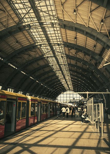 S-Bahn Friedrichstraße, Berlin von Jonas Röjestål