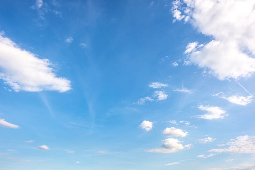Blauer Himmel mit Wolken von Günter Albers