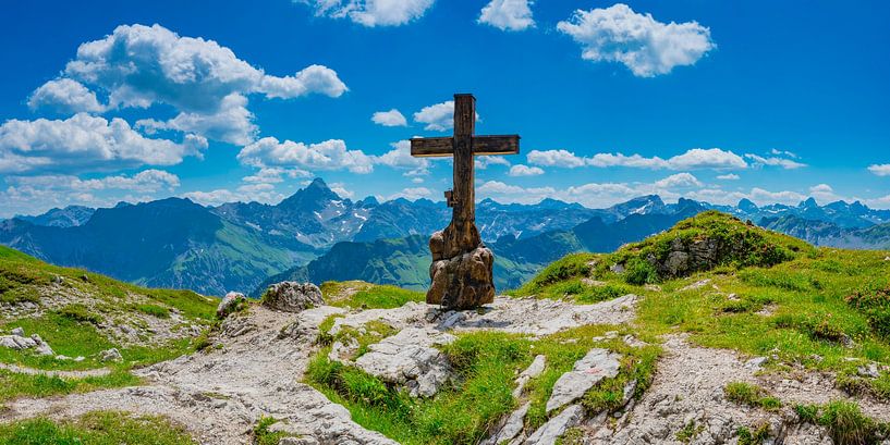 Bergkreuz vor dem Hochvogel von Walter G. Allgöwer