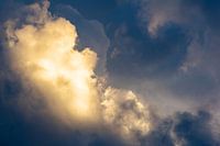 Spectacular cloud lit by the setting sun