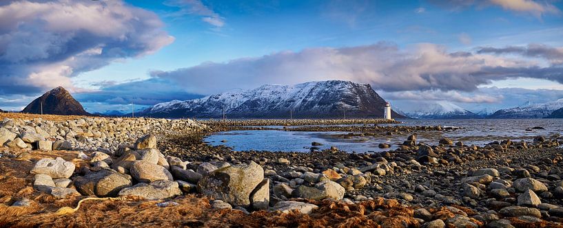 Panorama avec vue sur le phare de Høgstein par qtx
