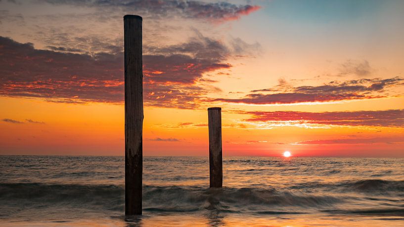 walking on the beach of Petten by Mike Bot PhotographS