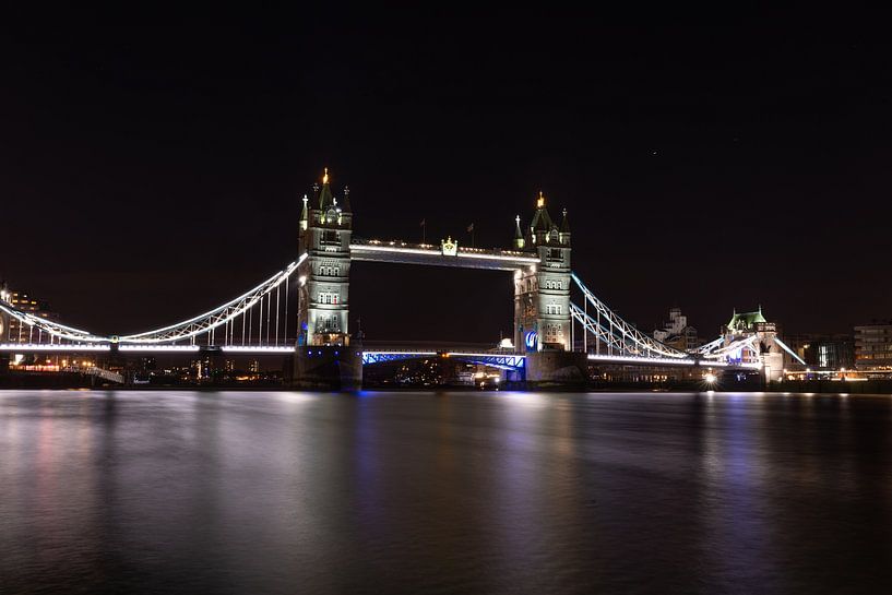 Tower Bridge von der Themse aus von Hidde Kasper