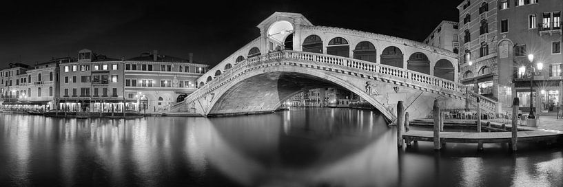 Pont du Rialto de Venise en noir et blanc . par Manfred Voss, Photographie Noir et Blanc