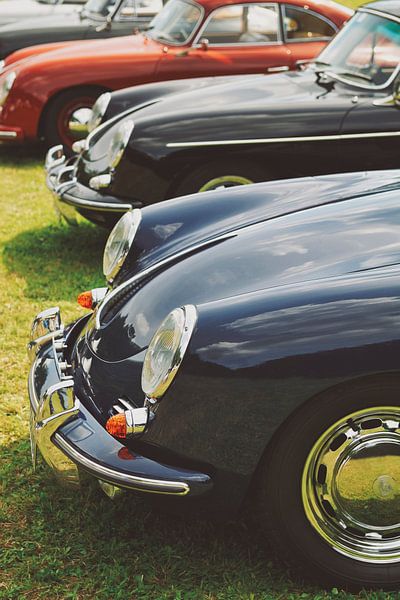 Porsche 356 klassischer Sportwagen in einer Reihe von Sjoerd van der Wal Fotografie
