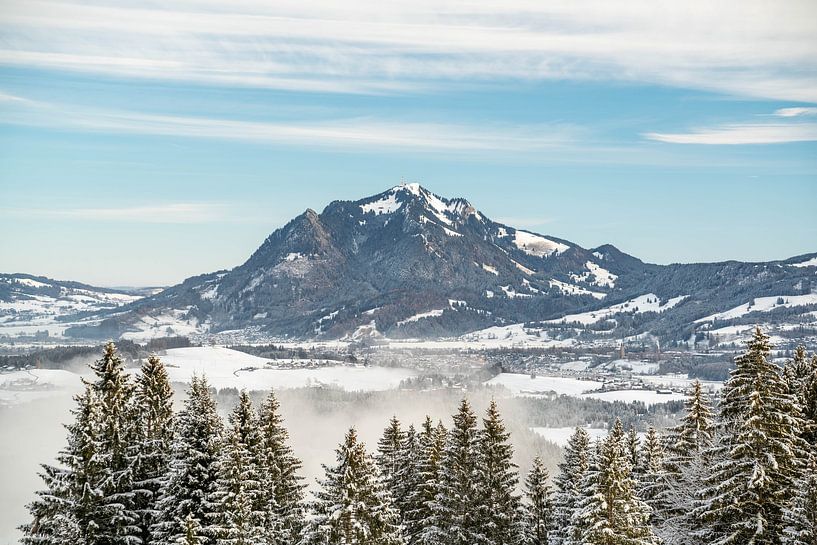 Winterlicher Blick von Bolsterlang auf den Grünten von Leo Schindzielorz