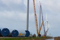 Giganten van de Toekomst: Bouwen aan Duurzame Windenergie.