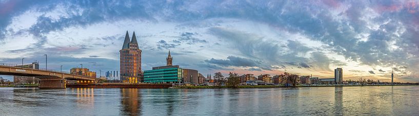 Skyline Roermond in de namiddag II van Teun Ruijters