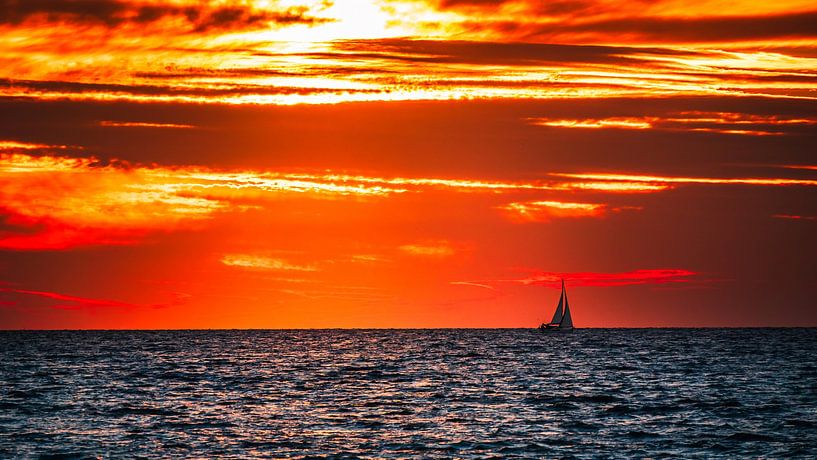 Sonnenuntergang am Strand von Mustafa Kurnaz