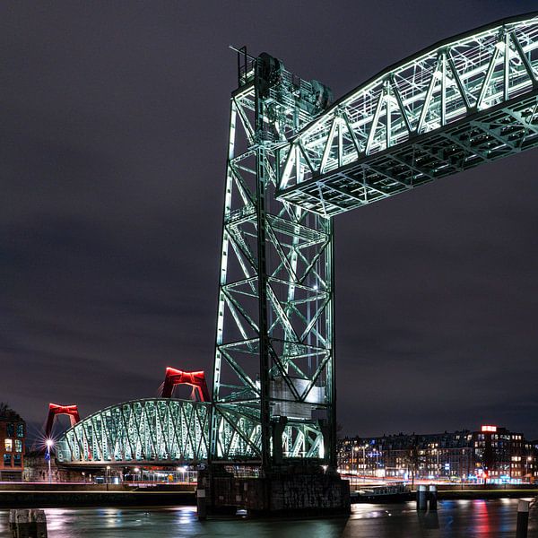 The lift - an iconic piece of industrial history by Margaret Lampers