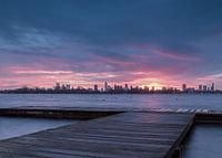 Bau einer Anlegestelle am Kralingse Plas nach Sonnenuntergang