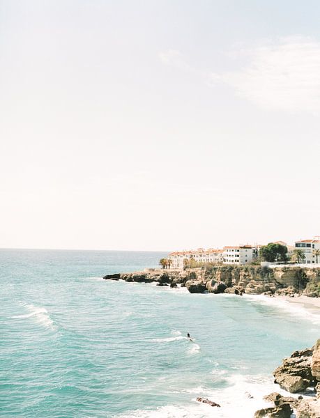 Vue sur la mer dans la ville de Nerja par Michelle Wever