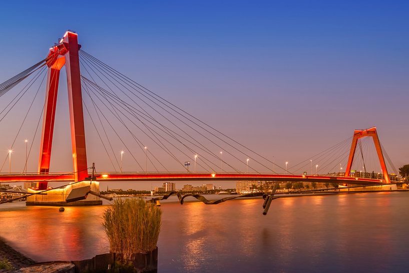 ROTTERDAM Willemsbrug in de avond van Melanie Viola