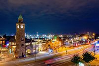 Traces of light at the Landungsbrücken