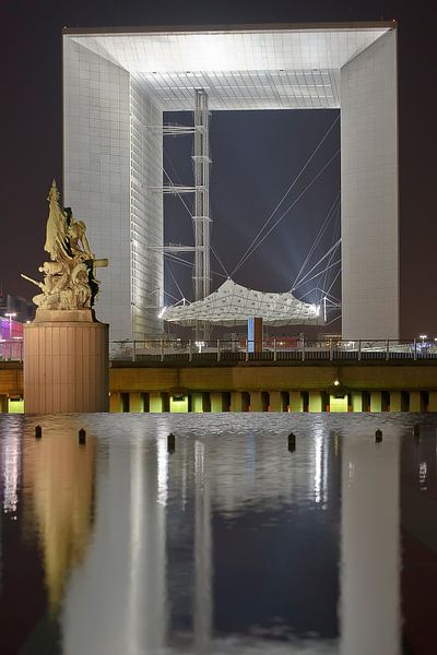 La Defense de Paris und Grande Arche von Roel Ovinge