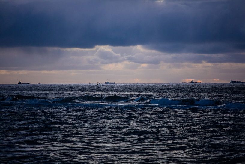 nuages d'orage au-dessus de la mer du Nord par SchraMedia