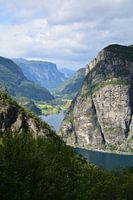 Sonne durch die norwegischen Berge