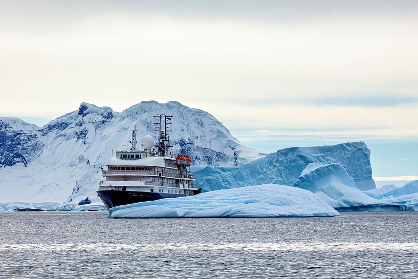 The icebergs of Antarctica by Roland Brack