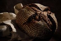 pain de campagne frais sur toile de jute
