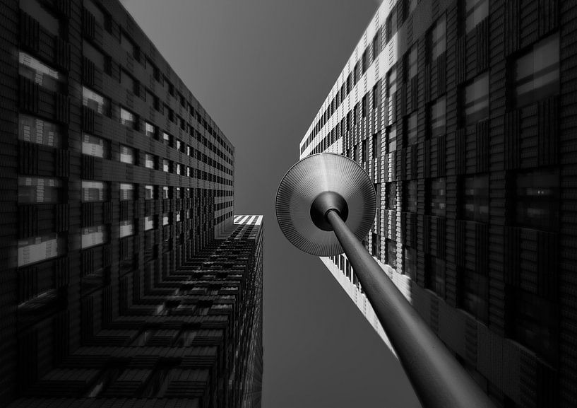 Architektur Zuidas Amsterdam mit Straßenbeleuchtung von Wim Schuurmans