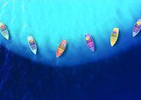 Bunte Boote sind angedockt