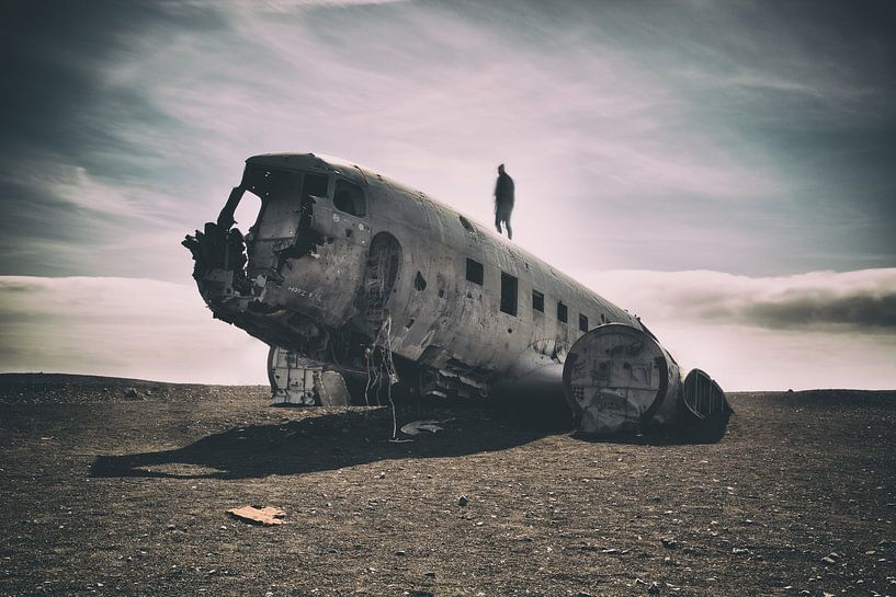 Airplane crash by Jip van Bodegom