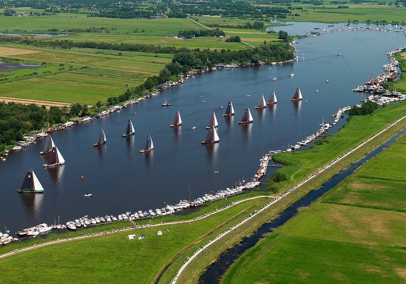Skûtsjesilen sind die friesischen Segelwettbewerbe mit Skûtsjes. von Sky Pictures Fotografie