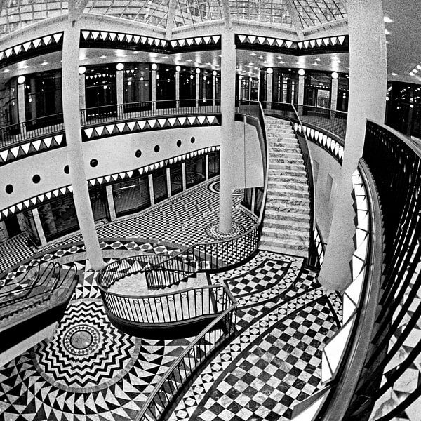 Moderne Einkaufspassage im Berliner Stadtbezirk Mitte von Silva Wischeropp