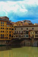 Ponte Vecchio sur le fleuve Arno à Florence, Italie