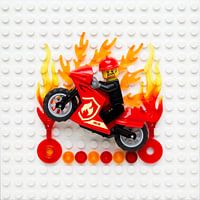 Lego brandweerman op motor springt door vuurzee