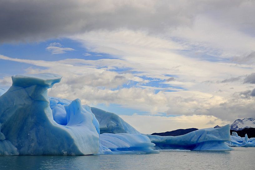 Icebergs in the Los Glaciares N.P. by Antwan Janssen