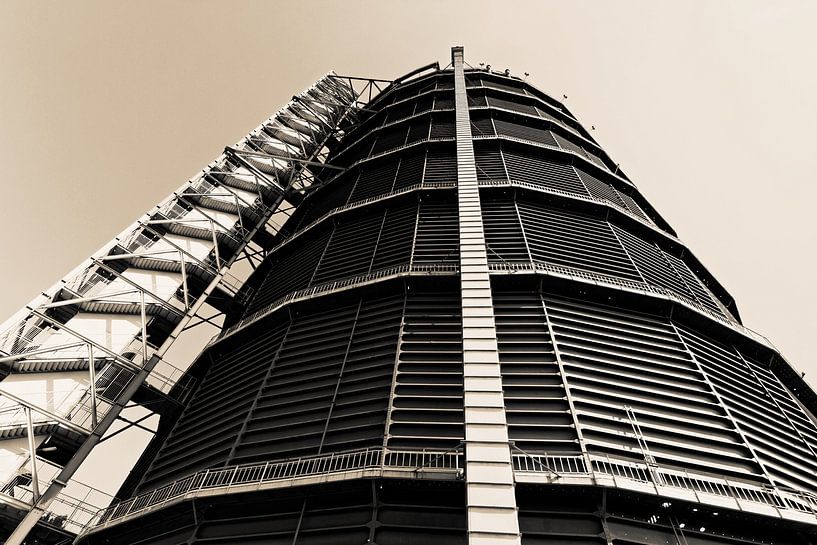 Gasometer Oberhausen (7-148132) B+W von Franz Walter