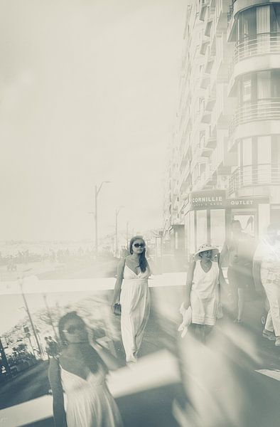 Damen in Weiß von Ellen Driesse