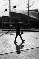 Schwarz-Weiß-Foto Silhouette und Schatten Arnhem Centraal