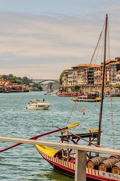 Les beaux bateaux de Porto sur le fleuve Duero par Jonas Röjestål
