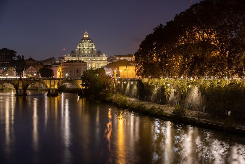 Rom bei Nacht - Blick über den Tiber zum Petersdom von t.ART