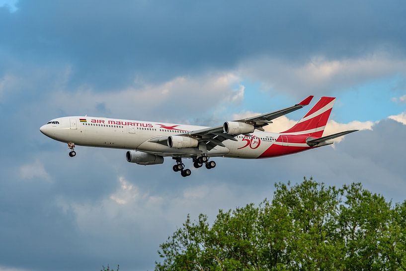 Air Mauritius Airbus A340-300 (3B-NBJ). par Jaap van den Berg