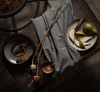 Stilleben mit Birne und Kaffee