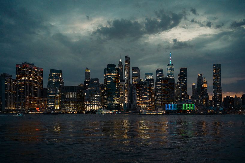City lights: Manhattan by night on the East River by NZME Photography