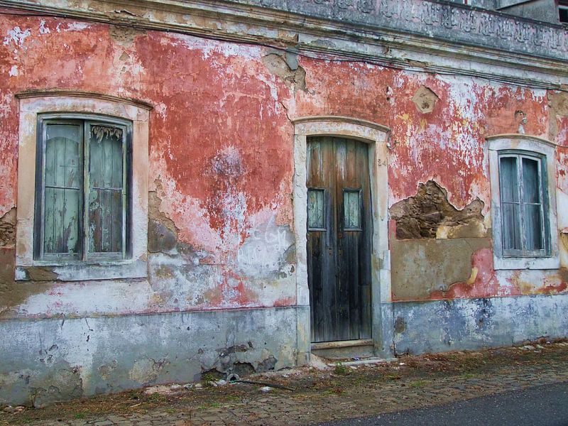 Achteraf straatje in Portugees dorp par Bart Uijterlinde
