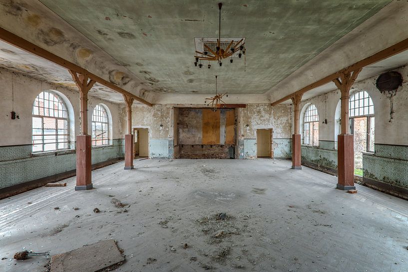 Abandoned ballroom by Gentleman of Decay